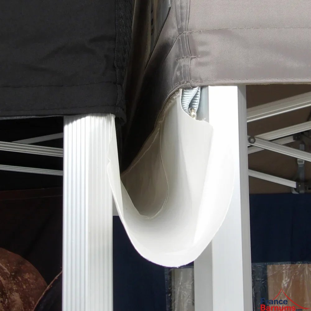 Gouttière en PVC 580gr/m² pour une bonne étanchéité entre deux tentes pliantes Gouttière en PVC 580gr/m² pour une bonne étanchéité entre deux tentes pliantes