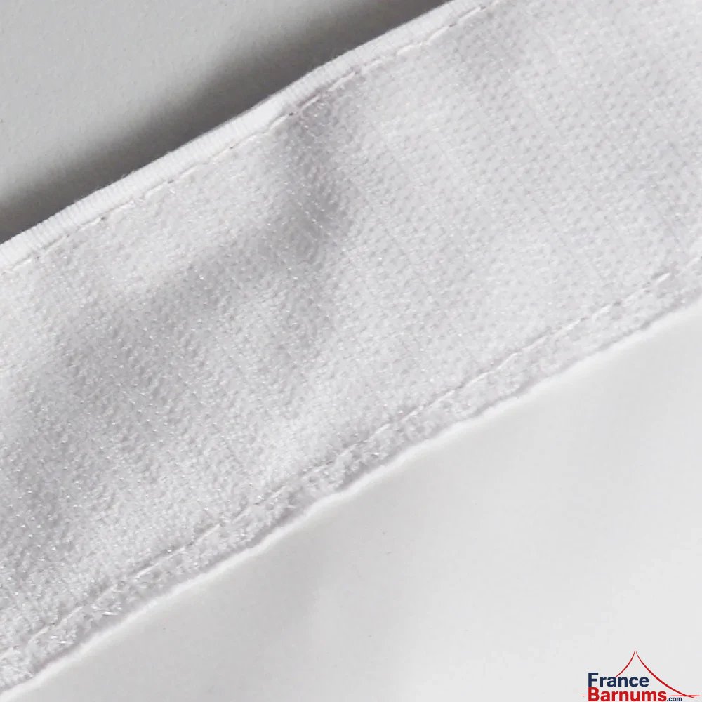 Large bande de 5cm en velcro sur toute la longueur et de chaque côté pour une accroche de la gouttière en PVC sur le toit Large bande de 5cm en velcro sur toute la longueur et de chaque côté pour une accroche de la gouttière en PVC sur le toit