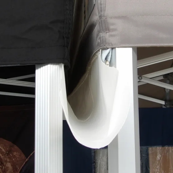 Gouttière en PVC 580gr/m² pour une bonne étanchéité entre deux tentes pliantes Gouttière en PVC 580gr/m² pour une bonne étanchéité entre deux tentes pliantes