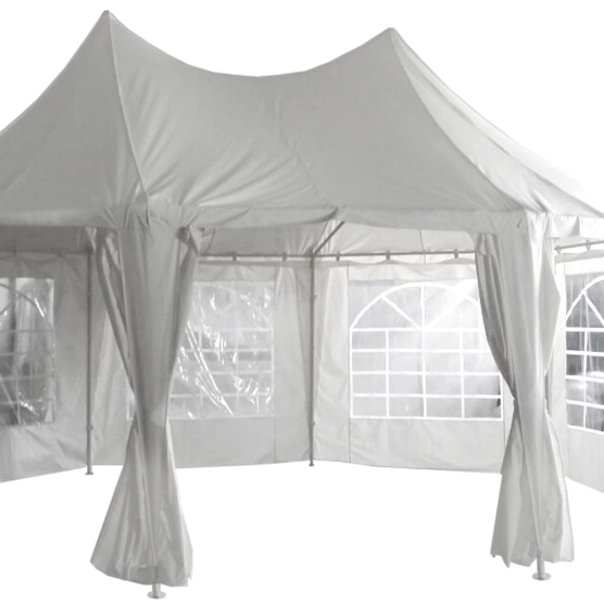 Notre chapiteau de festivités octogonal de 6m x 4m a un passage sous bandeau de 2m de haut Notre chapiteau de festivités octogonal de 6m x 4m a un passage sous bandeau de 2m de haut
