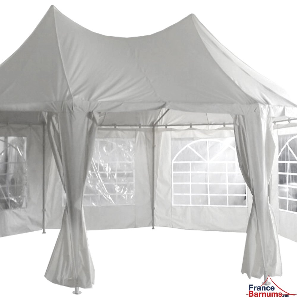 Notre chapiteau de festivités octogonal de 7m x 5m a un passage sous bandeau de 2m de haut