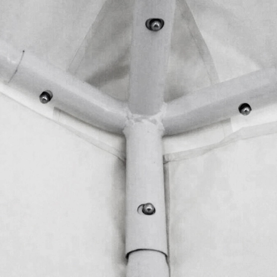 Notre tente événementielle octogonale est équipée de boutons poussoirs qui s'enclenchent pour un montage facile et rapide