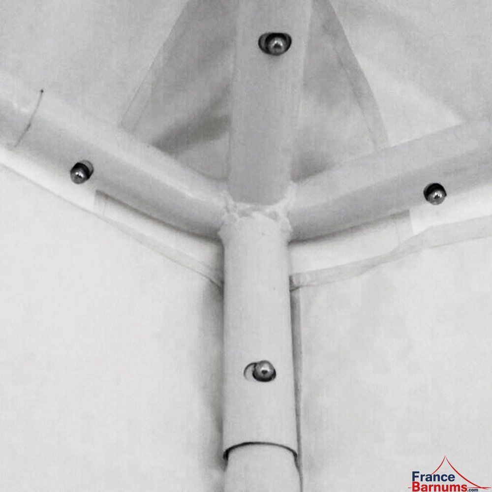 Notre tente événementielle octogonale est équipée de boutons poussoirs qui s'enclenchent pour un montage facile et rapide