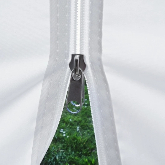 Notre tente de réception octogonale est équipée de 3 faces avec une porte à ouverture centrale à fermeture éclair