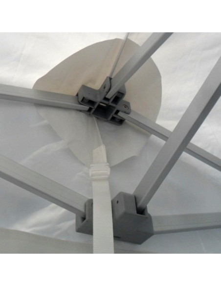 La bâche de toit de nos barnums Pro en aluminium est équipée de sangles de tension à fermeture rapide