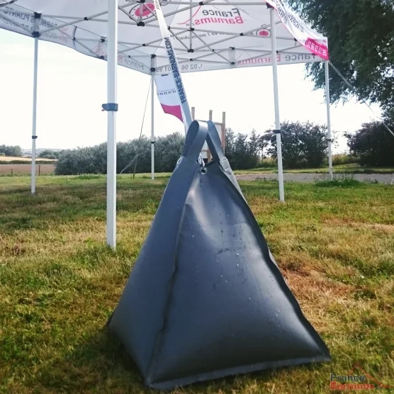 Sac lest à remplir de sable ou de gravier fin pour barnums pliants, tentes de réception ou structures gonflables Sac lest à remplir de sable ou de gravier fin pour barnums pliants, tentes de réception ou structures gonflables
