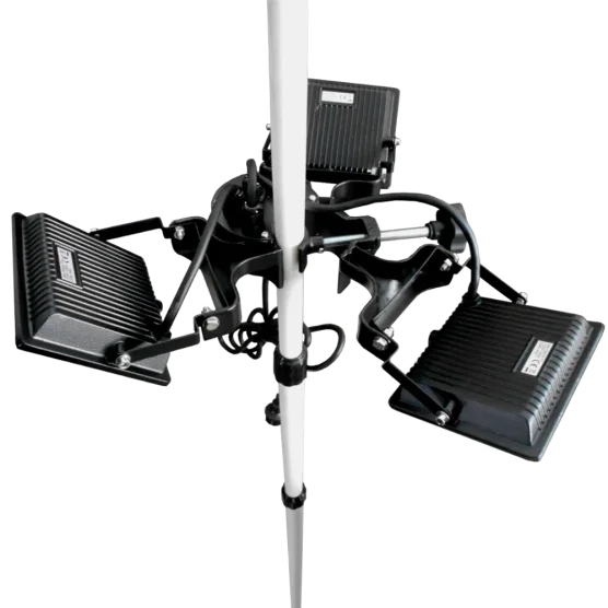 Lampe LED 450W 3 spots à accroche verticale pour barnum pliant ou tente de réception