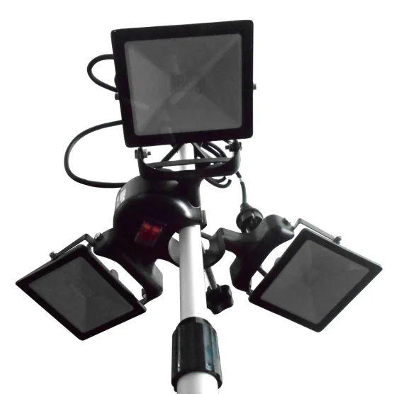 Lampe LED 450W 3 spots à accroche verticale pour barnum pliant ou tente de réception