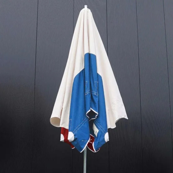 Parasol forain télescopique 250x300cm BLEU BEIGE ROUGE plié