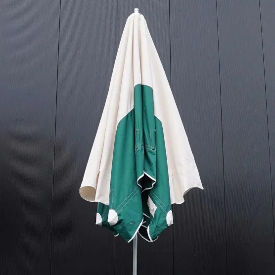 Parasol forain télescopique 400x300cm VERT et BEIGE plié Parasol forain télescopique 400x300cm VERT et BEIGE plié