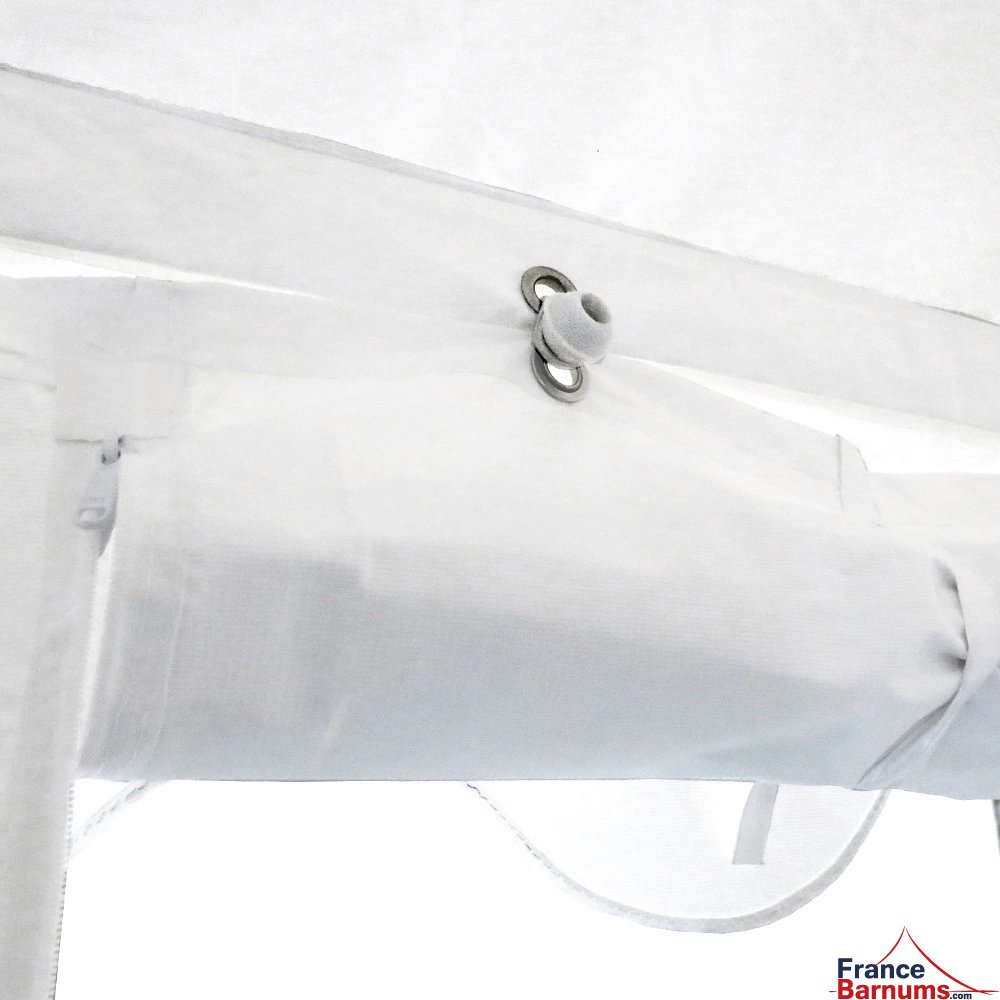 Chapiteau de réception avec grande porte relevable