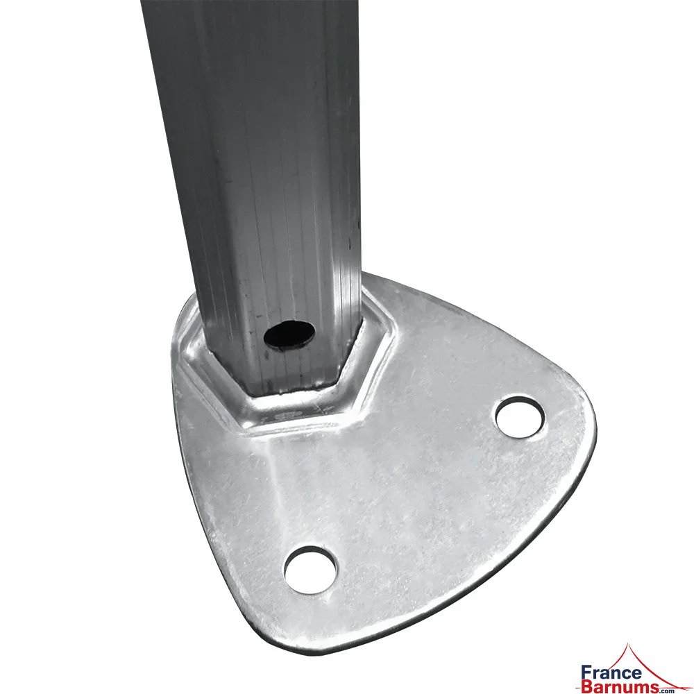 Nos barnums pliants Alu Pro 45 ECO sont équipés d'une large platine de pied bien stable avec 2 ancrages possibles Nos barnums pliants Alu Pro 45 ECO sont équipés d'une large platine de pied bien stable avec 2 ancrages possibles