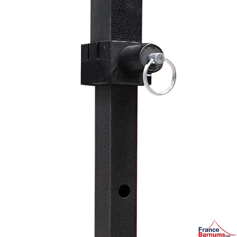 Notre barnum pliant Acier Loisirs pas cher est muni de goupilles ergonomiques et enrobées pour faciliter son ouverture Notre barnum pliant Acier Loisirs pas cher est muni de goupilles ergonomiques et enrobées pour faciliter son ouverture