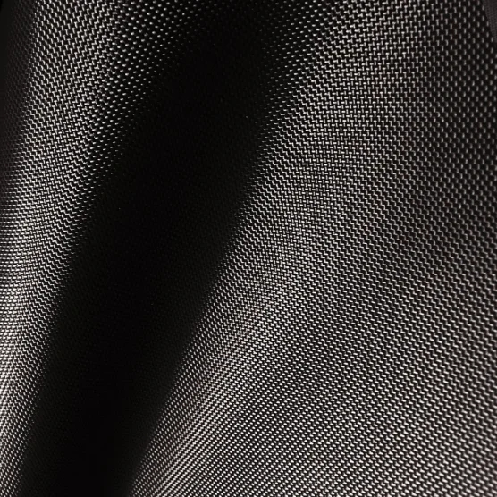 Bâche de toit Polyester enduction PVC 320 g/m2 de couleur noire Bâche de toit Polyester enduction PVC 320 g/m2 de couleur noire