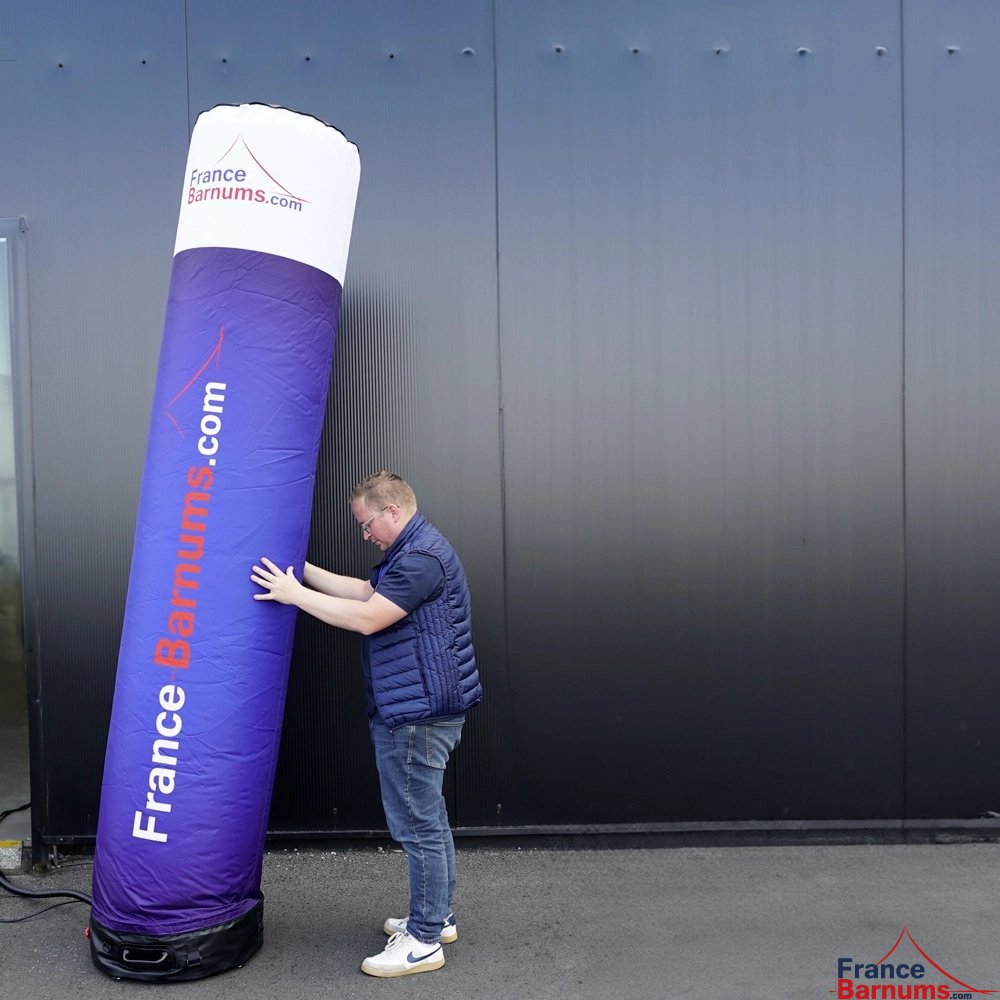 La colonne publicitaire se gonfle en deux à trois minutes La colonne publicitaire se gonfle en deux à trois minutes
