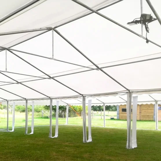 Chapiteau de réception 7x15m PVC - structure renforcée au faîtage et tubes de 50mm Chapiteau de réception 7x15m PVC - structure renforcée au faîtage et tubes de 50mm