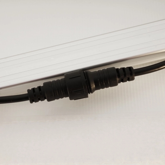 Connexion entre deux guirlandes guinguette multicolore pour barnum pliant et tente de réception