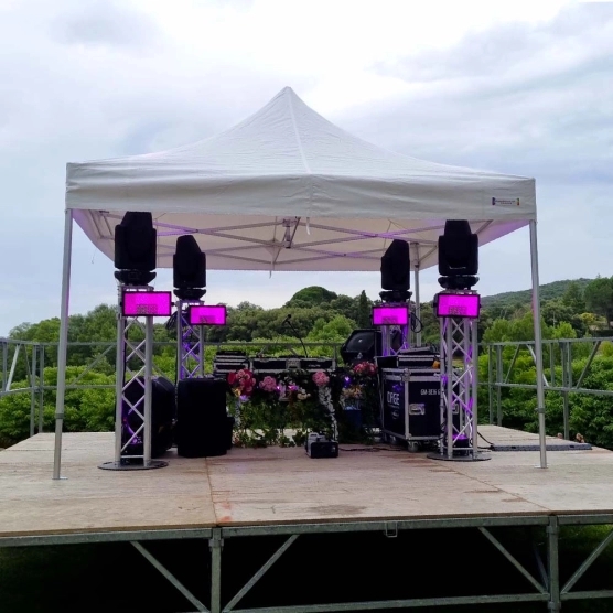 Photo d'un barnum pliant 4x4 blanc de la gamme Alu Pro 55 Luxe