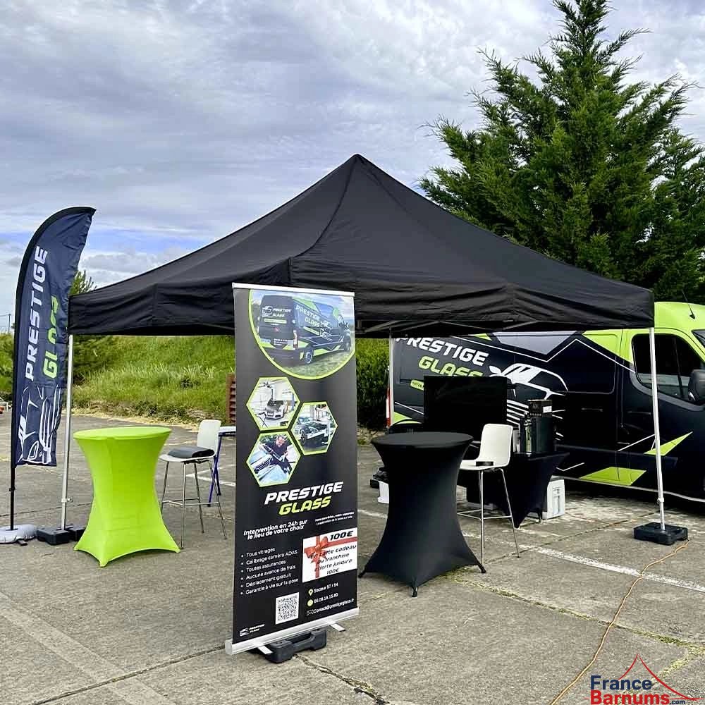 Barnum 4x4m noir de la gamme Alu Pro 45 Luxe utilisé comme stand