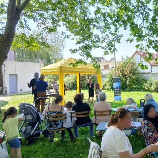 le barnum gonflable peut être utilisé pour abriter les artistes lors d'un concert pour les protéger du soleil ou de la pluie le barnum gonflable peut être utilisé pour abriter les artistes lors d'un concert pour les protéger du soleil ou de la pluie