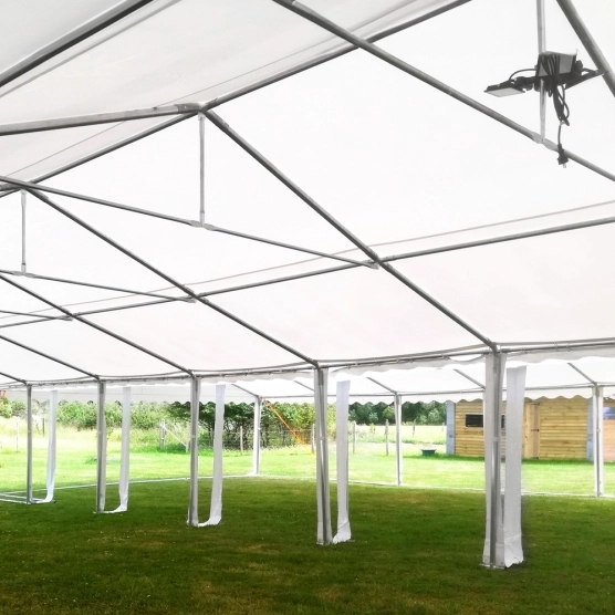 Chapiteau de réception 6x14m PVC - structure renforcée au faîtage et tubes de 50mm Chapiteau de réception 6x14m PVC - structure renforcée au faîtage et tubes de 50mm