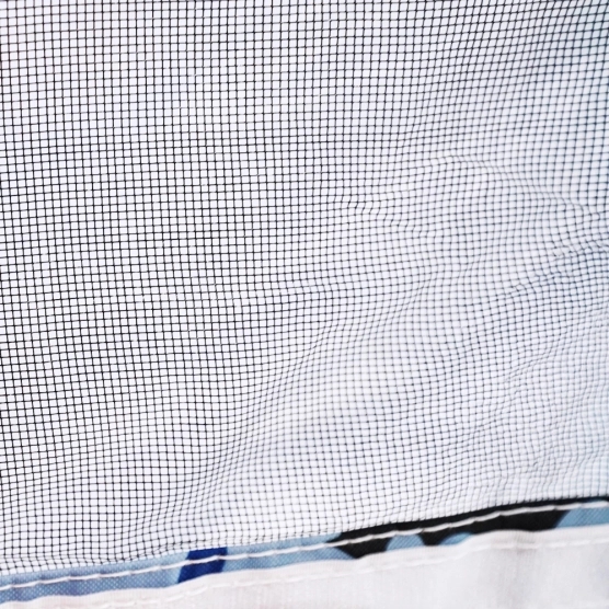 La fenêtre peut être mise en mode moustiquaire - camouflage bleu