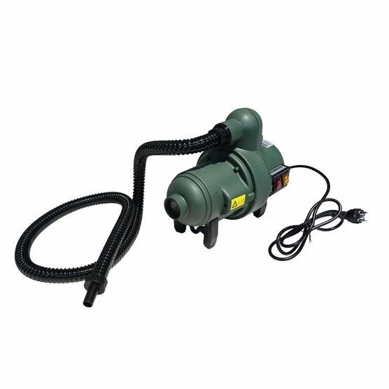 Ce gonfleur électrique est équipé d'un moteur principal et d'un booster