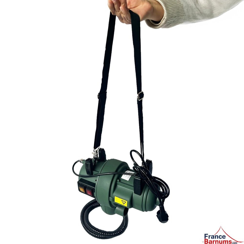Le gonfleur-dégonfleur peut être porté grâce à sa sangle bandoulière