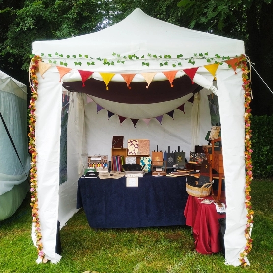 Abri pliant Alu Pro 45 ECO 2mx2m BLANC avec Pack Fenêtres lors d'un marché