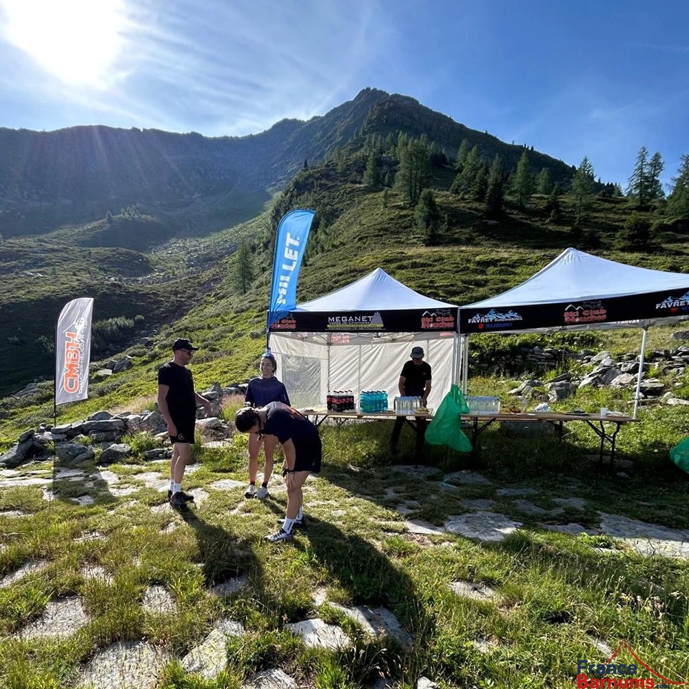 Stand pliant Alu Pro 45 LUXE M2 3mx3m lors d'un trail