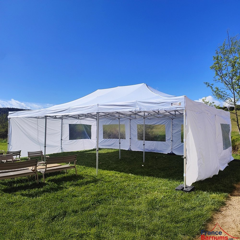 Tonnelle Pliante ALU PRO Blanc 6mx9m (54m²) avec fenêtres lors d'un événement en extérieur