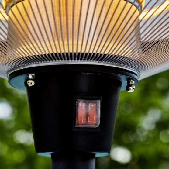 Grâce aux deux interrupteurs, il est possible de choisir la puissance de ce chauffage sur pied