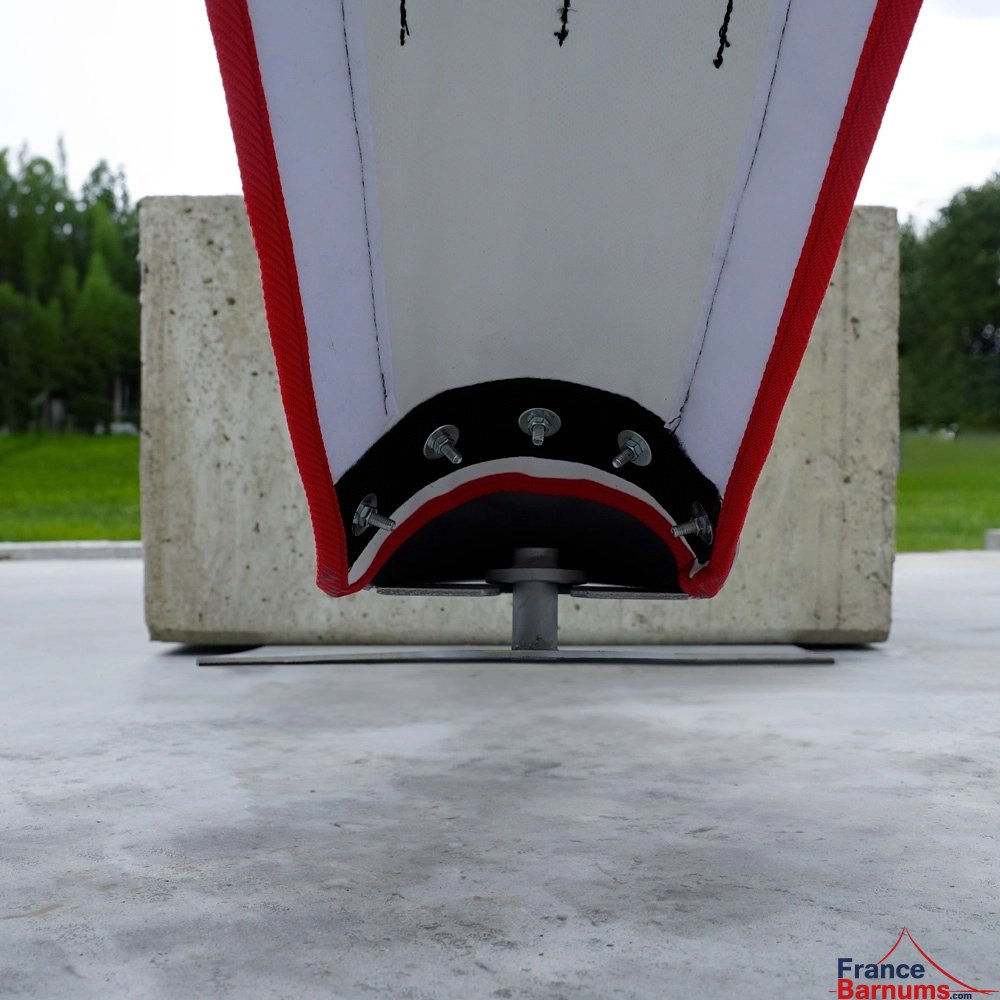 Plaque pour tente étoile en situation avec poids de lestage