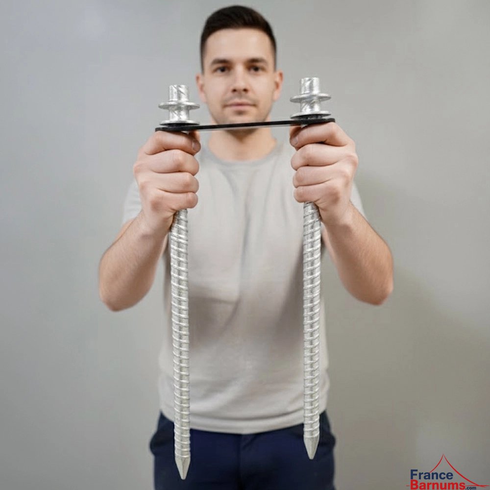 Cette double fixation permet de renforcer la sécurité de votre tente étoile en cas de coups de vent.