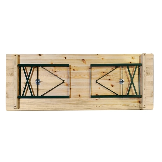 Une fois pliée, la table de brasserie en bois permet un stockage optimal