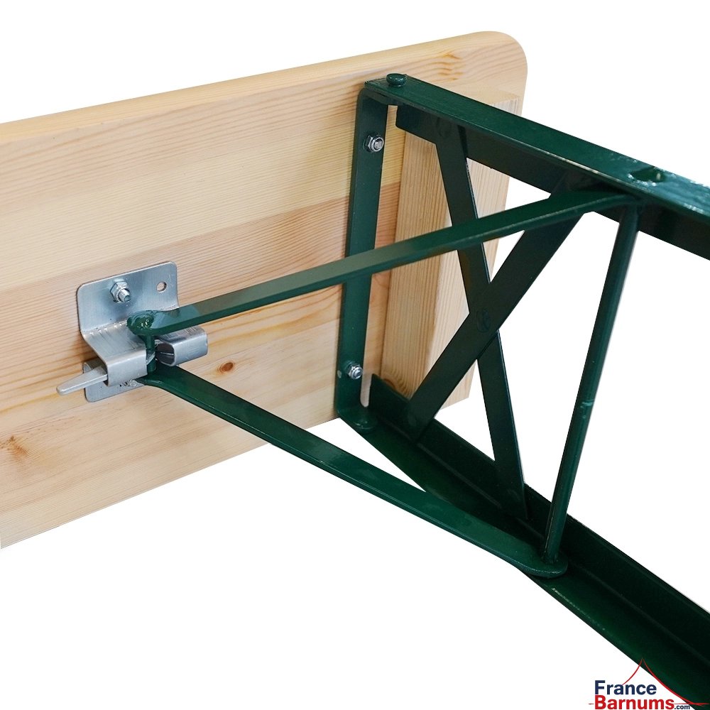 En un seul geste, vous bloquez les pieds et le banc pliant brasserie est installé.