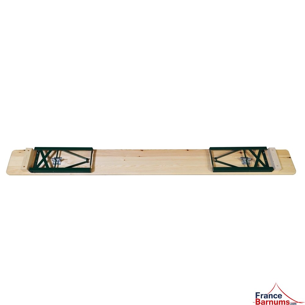 Le banc, une fois plié, se glisse facilement dans un petit espace.