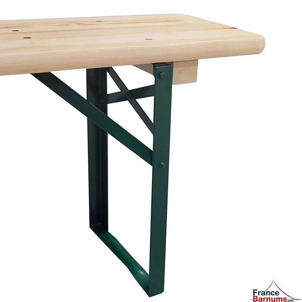 En un seul geste, vous bloquez les pieds et le banc pliant est installé.