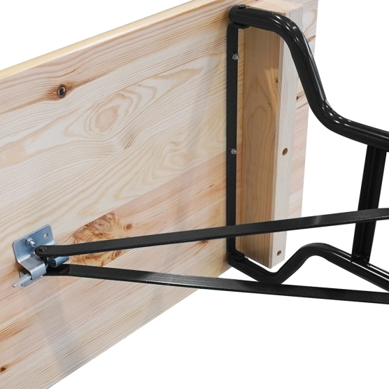 Le loquet de sécurité bloque les pieds solidement. Grâce à ce mécanisme, en un clic votre table est installée.