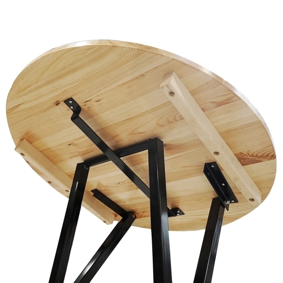 Cette table haute pliante en bois se monte en un clin d'oeil