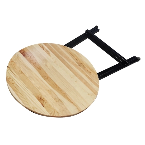 La table ronde de 78cm de diamètre est empilable pour un rangement optimisé