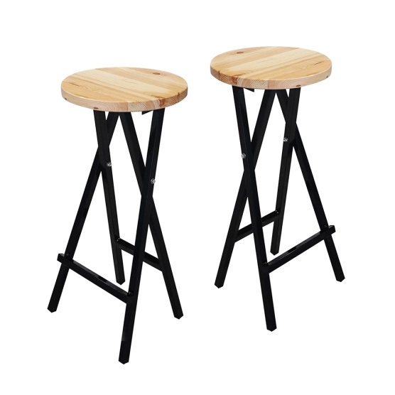 Ces deux tabourets sont équipés d'un repose-pied discret pour plus de confort