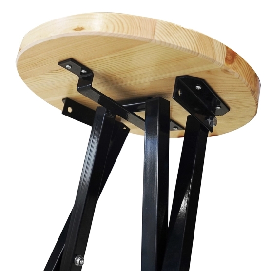 Le tabouret de bistrot s'installe immédiatement