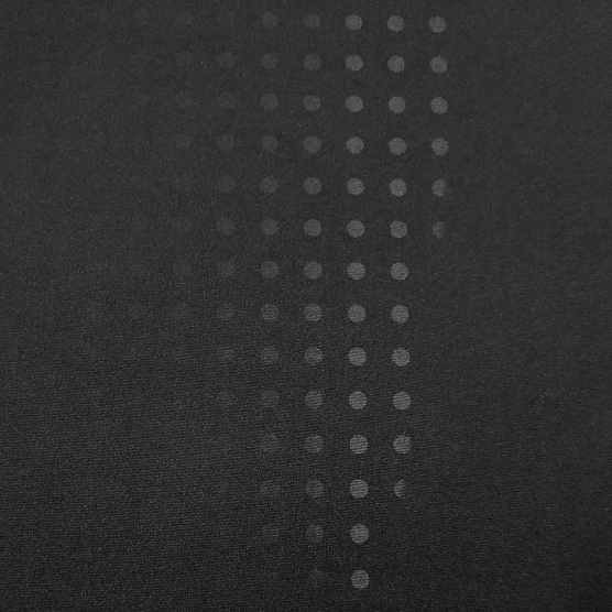 Housse noire pour comptoir acier en Polyester et stretch avec patin de fixation sur 2 pieds d'angle