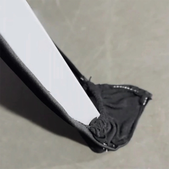 Housse noire pour comptoir acier en Polyester et stretch avec patin de fixation sur 2 pieds d'angle