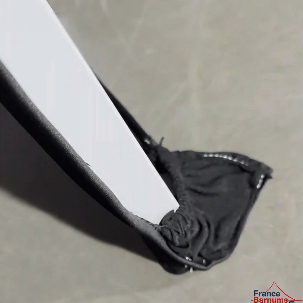 Housse noire pour comptoir acier en Polyester et stretch avec patin de fixation sur 2 pieds d'angle