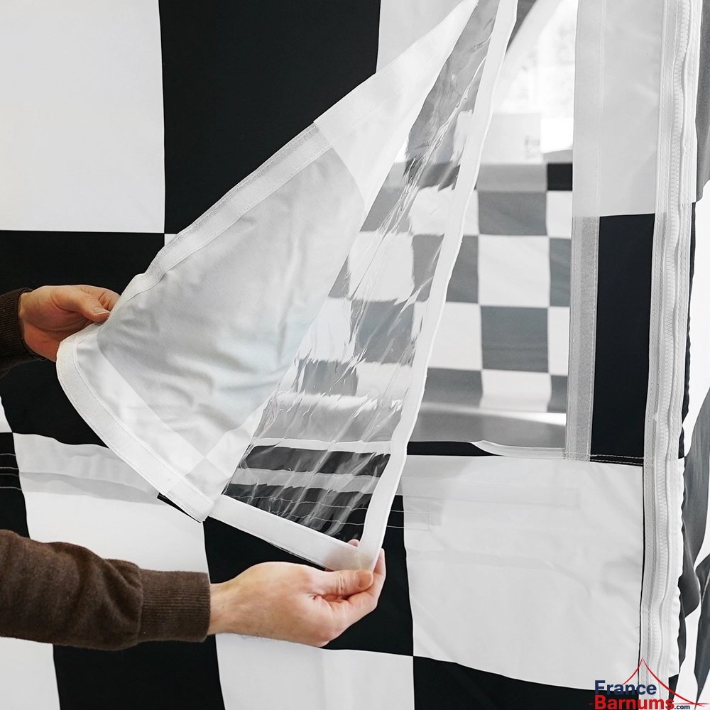 barnum pliant Capsule RACING et sa fenêtre panoramique avec un occultant et une couche transparente.