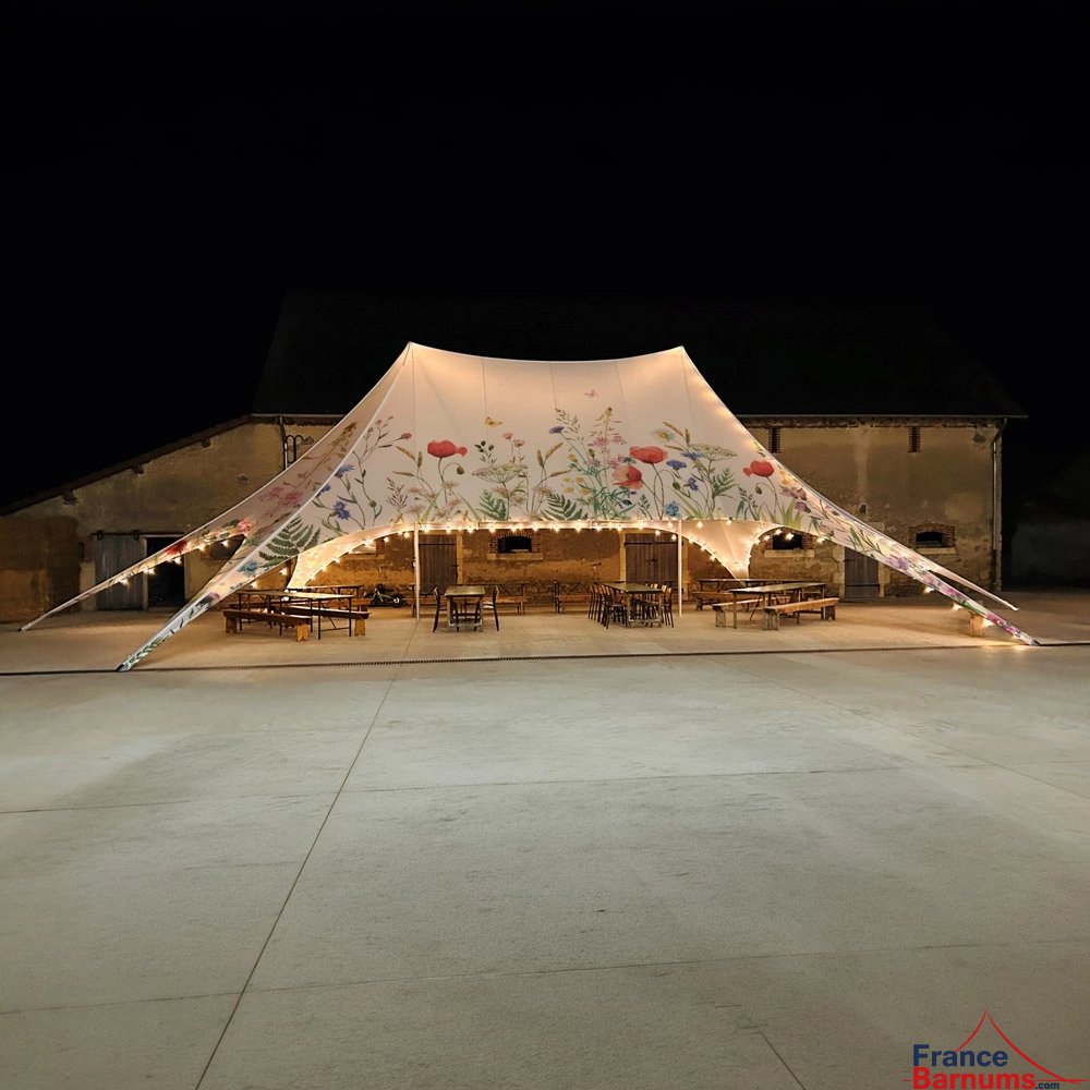 Tente étoile Champêtre fleurie de L.22m avec un diamètre de 16m