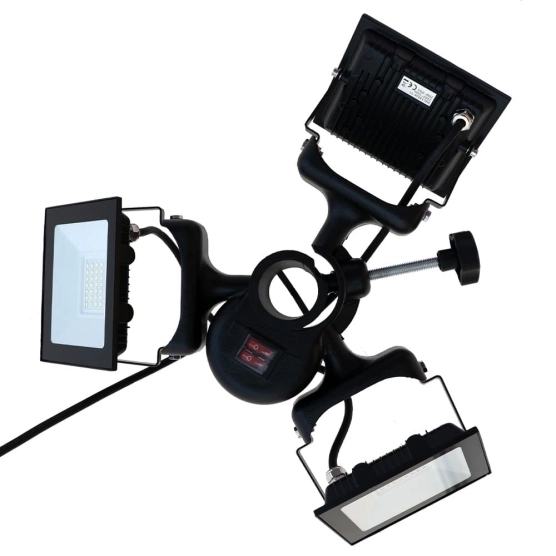 Lampe LED 450W 3 spots équipée du kit de suspension à chaîne