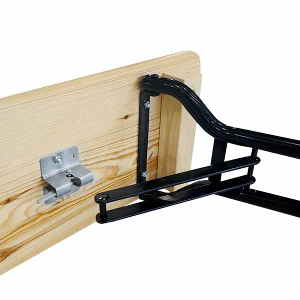 Le loquet de sécurité bloque les pieds en position d'usage